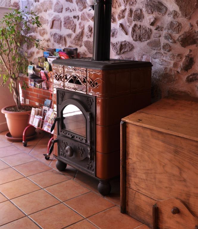La Ferme Aux Abeilles Otel Ambierle Dış mekan fotoğraf