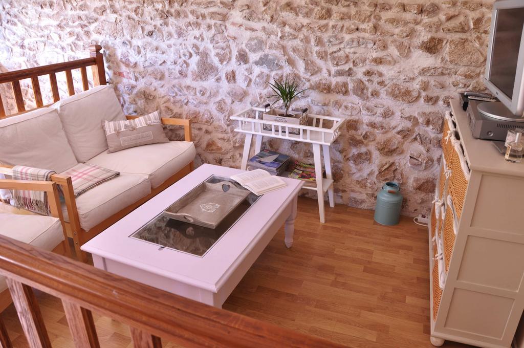 La Ferme Aux Abeilles Otel Ambierle Dış mekan fotoğraf