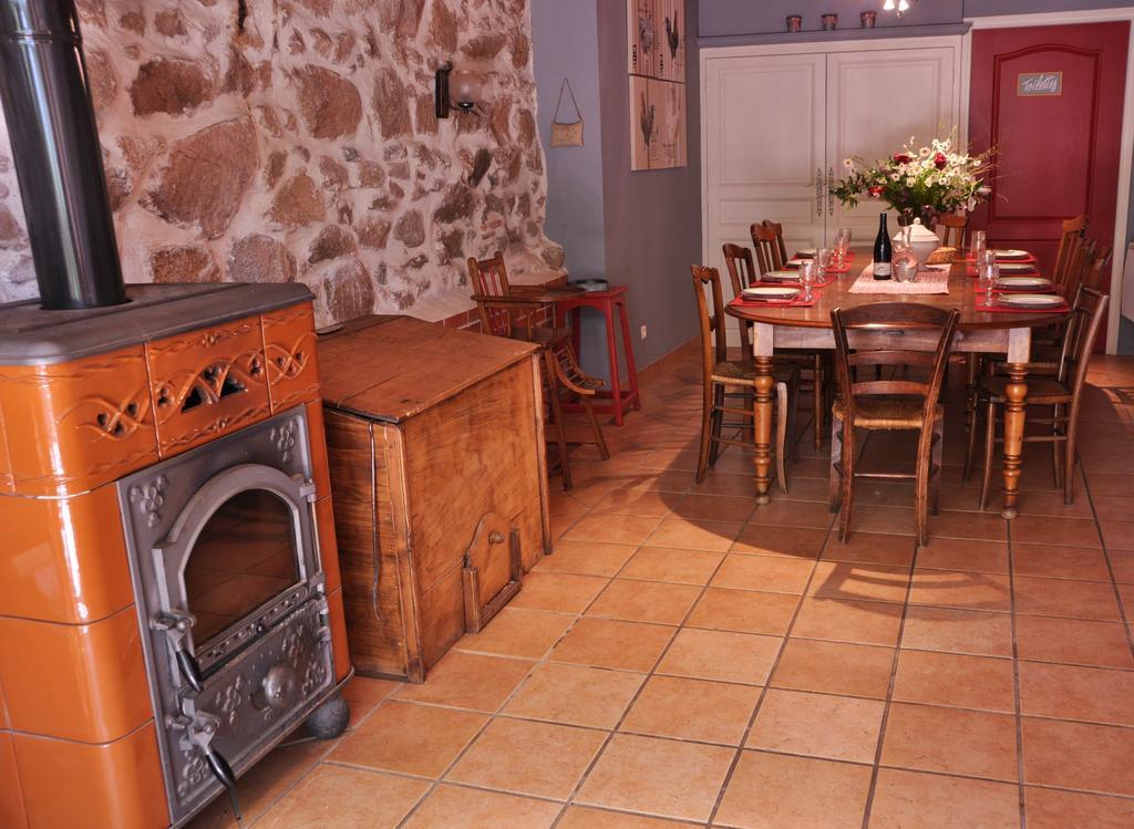 La Ferme Aux Abeilles Otel Ambierle Dış mekan fotoğraf